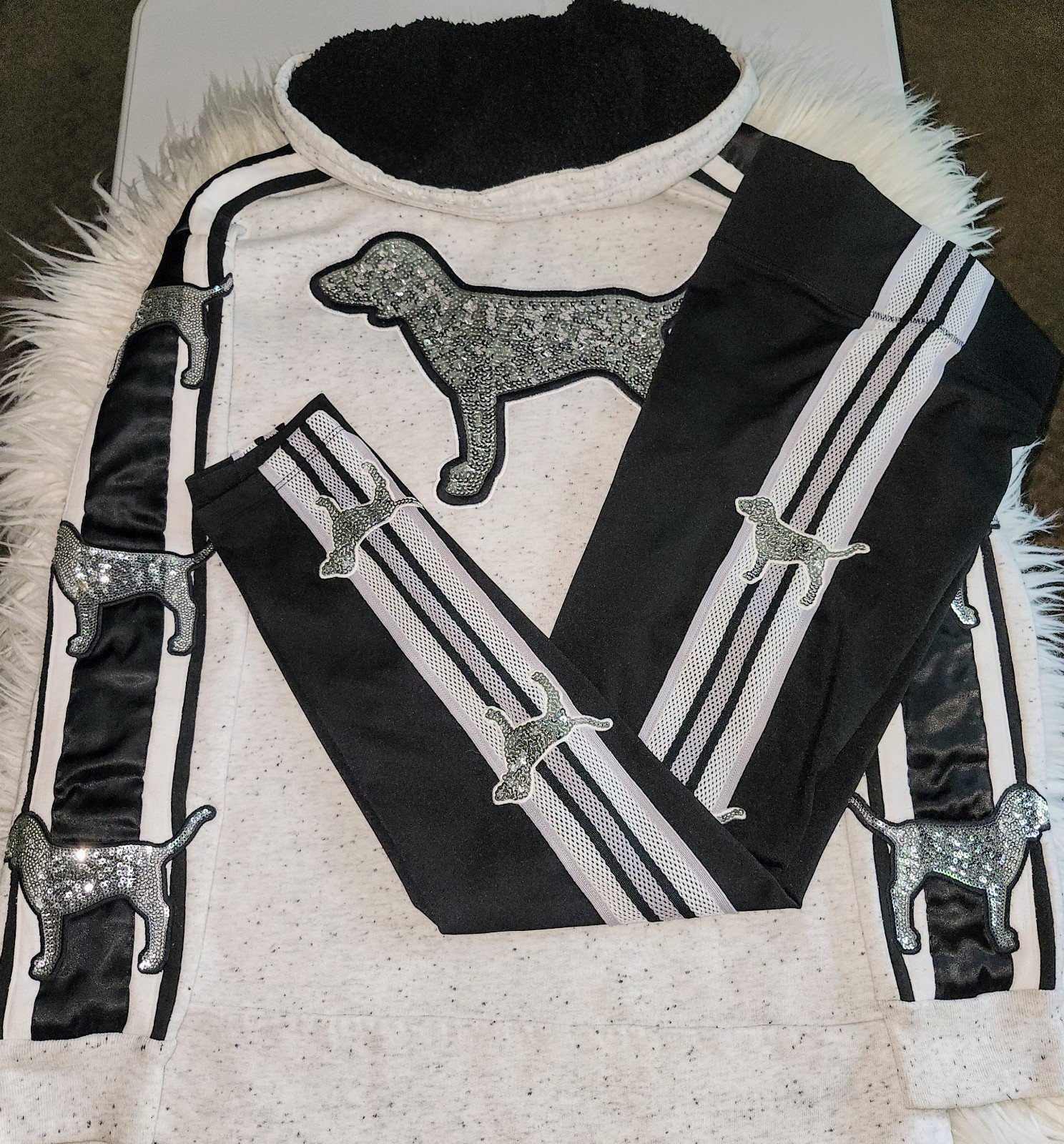Very rare htf med cozy leggings, hoodie small oversized pit to pit 22in