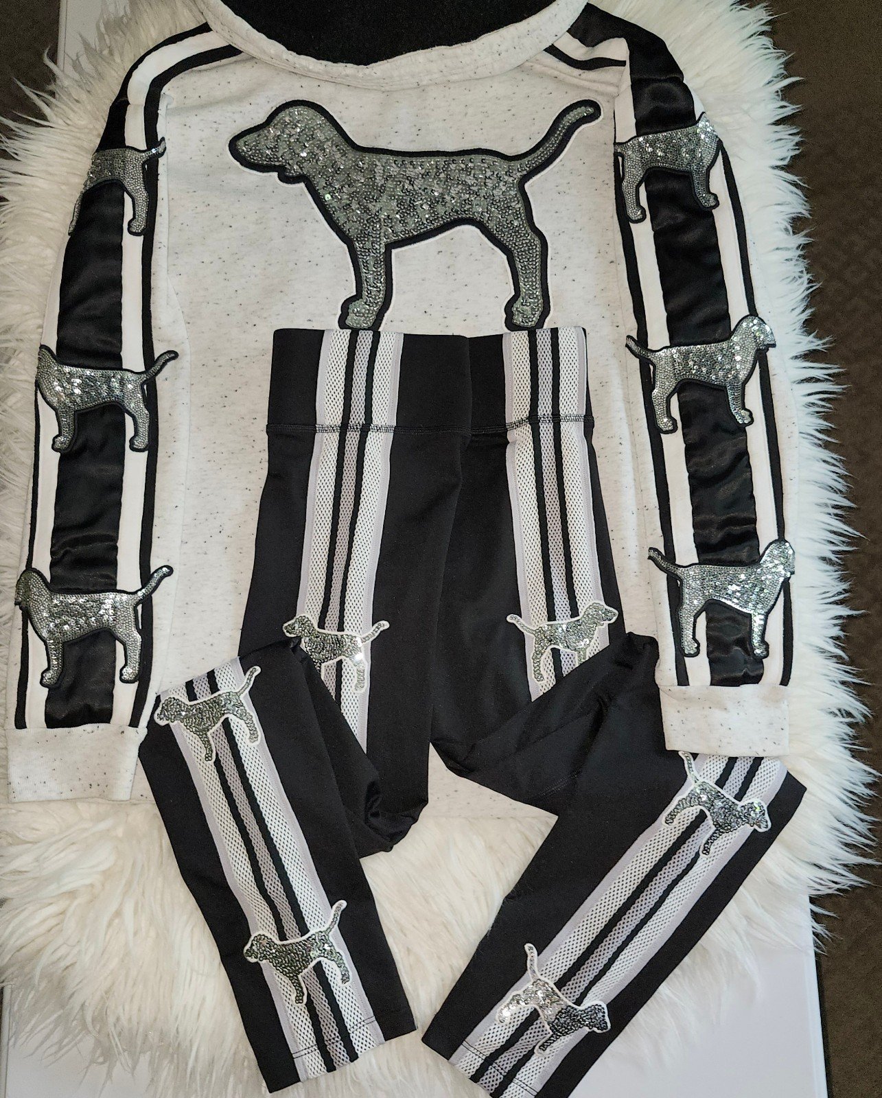 Very rare htf med cozy leggings, hoodie small oversized pit to pit 22in - Image 4