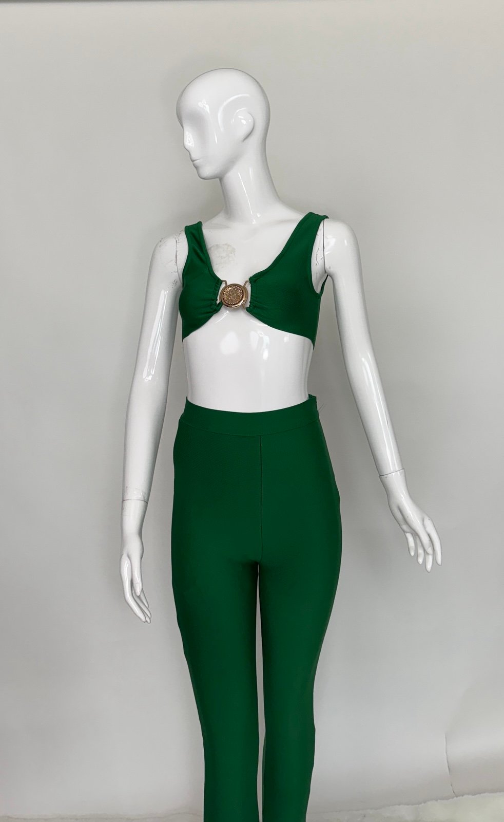 Green 2-Piece Set – Crop Top & High-Waisted Pants – Gold Accent – Size M