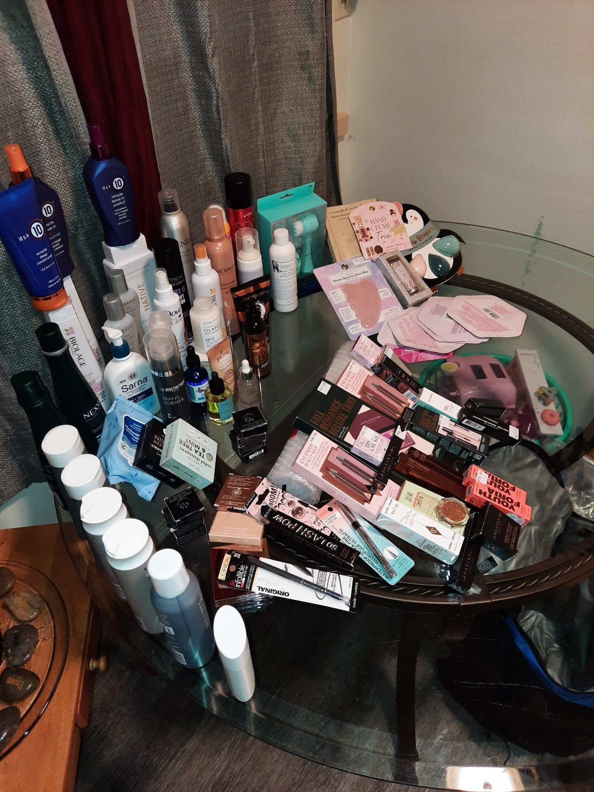 Makup high end& medium end, hair products high end. Face and body. - Image 3